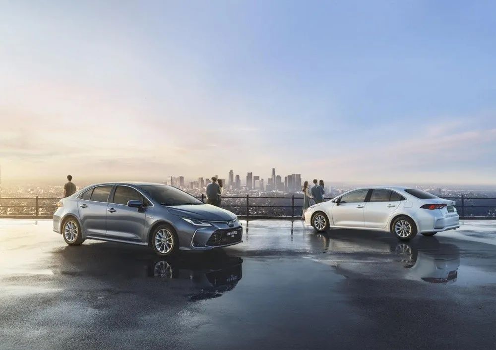 丰田把卡罗拉变成了SUV 还有长轴版? | Y车评(图1) 尾灯是椭圆的车_后尾灯又扁又长suv是什么车_尾灯长的车