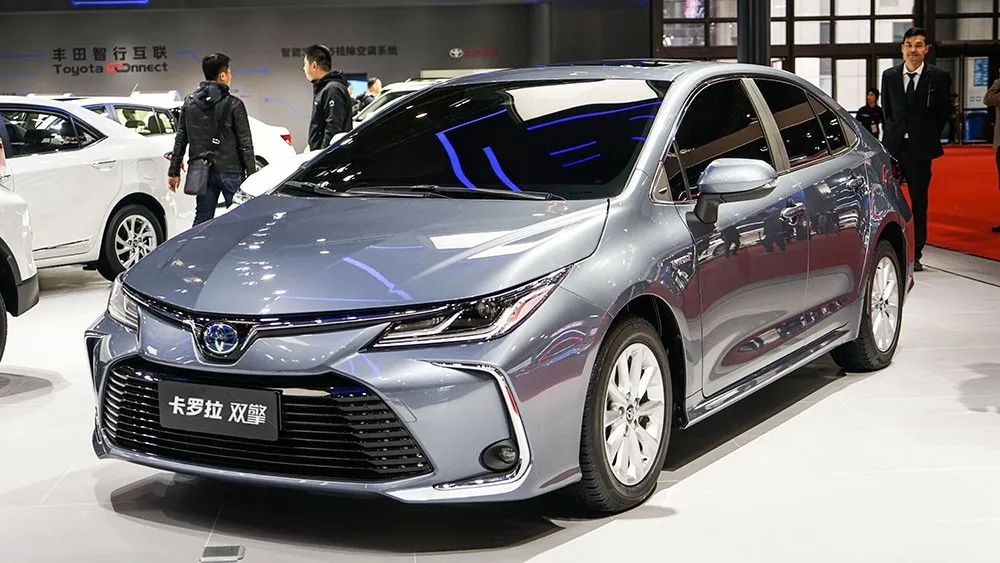 丰田把卡罗拉变成了SUV 还有长轴版? | Y车评(图2) 尾灯长的车_后尾灯又扁又长suv是什么车_尾灯是椭圆的车