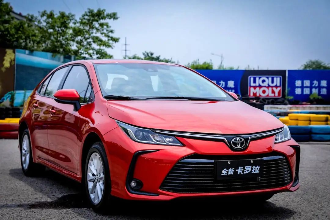 丰田把卡罗拉变成了SUV 还有长轴版? | Y车评(图13) 尾灯是椭圆的车_后尾灯又扁又长suv是什么车_尾灯长的车