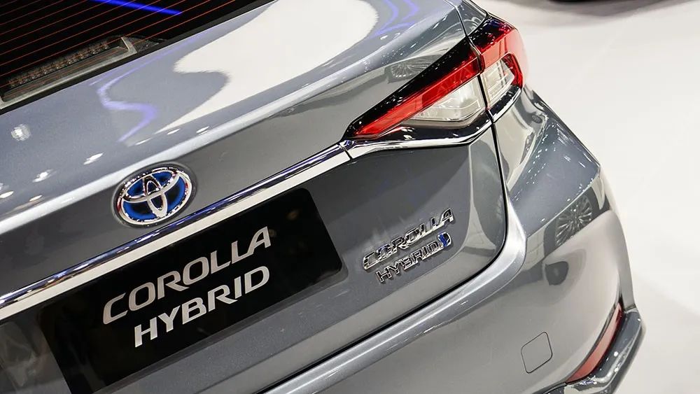 丰田把卡罗拉变成了SUV 还有长轴版? | Y车评(图3) 尾灯长的车_后尾灯又扁又长suv是什么车_尾灯是椭圆的车