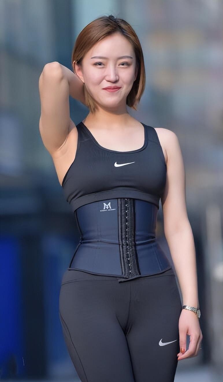 街头美女时尚穿搭_街头美女时尚汇用户名_时尚街头美女