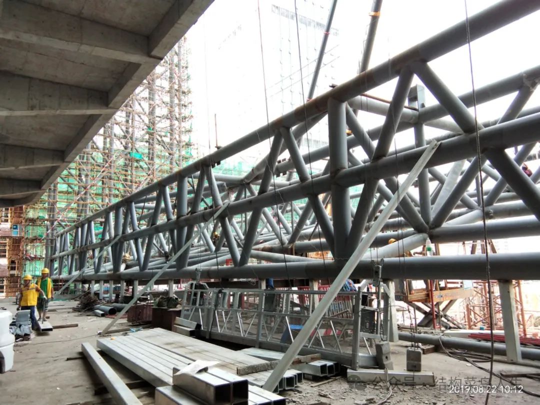 V80 大跨度钢结构安装工艺(三)整体提升(图20) 网架安装方案_网架的施工方案怎么写_方案网架安装规范
