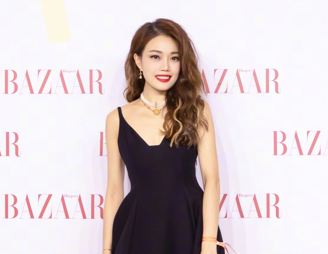 “思源工程”联合《时尚芭莎》募集善款1093万元援建乡村美育教室(图16) 芭莎慈善夜儿童公益合唱_2018慈善芭莎慈善晚会视频_2019芭莎慈善夜的歌曲