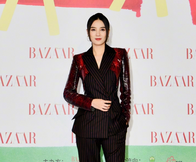 “思源工程”联合《时尚芭莎》募集善款1093万元援建乡村美育教室(图20) 芭莎慈善夜儿童公益合唱_2018慈善芭莎慈善晚会视频_2019芭莎慈善夜的歌曲