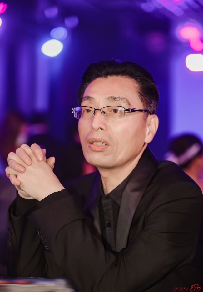 “思源工程”联合《时尚芭莎》募集善款1093万元援建乡村美育教室(图3) 2019芭莎慈善夜的歌曲_2018慈善芭莎慈善晚会视频_芭莎慈善夜儿童公益合唱