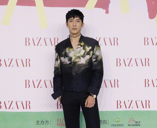 “思源工程”联合《时尚芭莎》募集善款1093万元援建乡村美育教室(图21) 2018慈善芭莎慈善晚会视频_芭莎慈善夜儿童公益合唱_2019芭莎慈善夜的歌曲