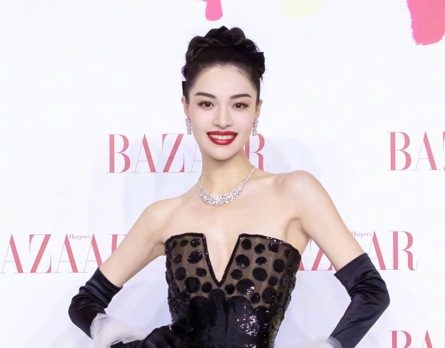 “思源工程”联合《时尚芭莎》募集善款1093万元援建乡村美育教室(图24) 2018慈善芭莎慈善晚会视频_2019芭莎慈善夜的歌曲_芭莎慈善夜儿童公益合唱