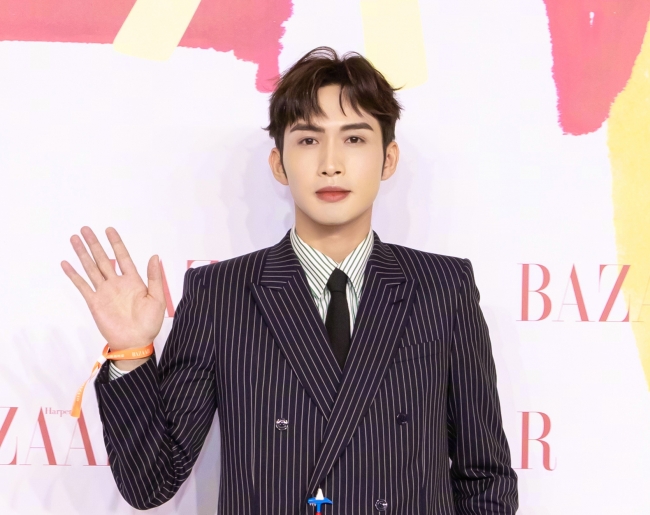 “思源工程”联合《时尚芭莎》募集善款1093万元援建乡村美育教室(图26) 2018慈善芭莎慈善晚会视频_2019芭莎慈善夜的歌曲_芭莎慈善夜儿童公益合唱