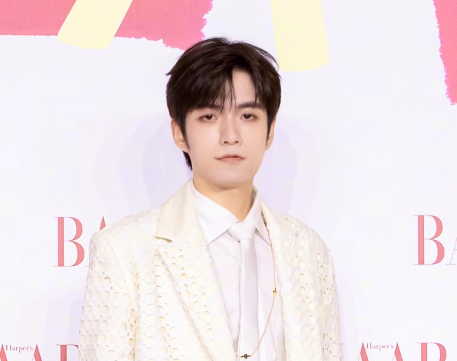 “思源工程”联合《时尚芭莎》募集善款1093万元援建乡村美育教室(图31) 2019芭莎慈善夜的歌曲_2018慈善芭莎慈善晚会视频_芭莎慈善夜儿童公益合唱