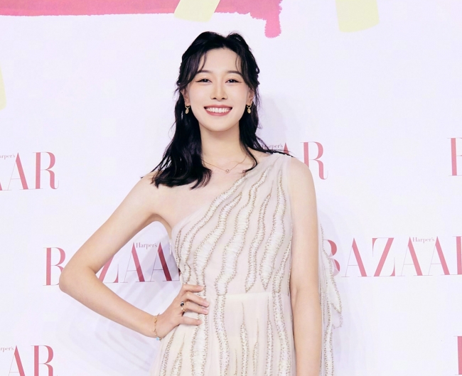 “思源工程”联合《时尚芭莎》募集善款1093万元援建乡村美育教室(图32) 芭莎慈善夜儿童公益合唱_2018慈善芭莎慈善晚会视频_2019芭莎慈善夜的歌曲