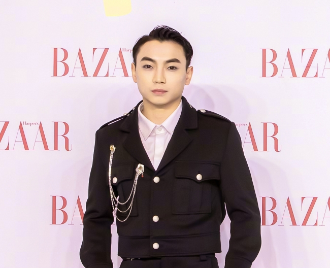 “思源工程”联合《时尚芭莎》募集善款1093万元援建乡村美育教室(图33) 2018慈善芭莎慈善晚会视频_2019芭莎慈善夜的歌曲_芭莎慈善夜儿童公益合唱