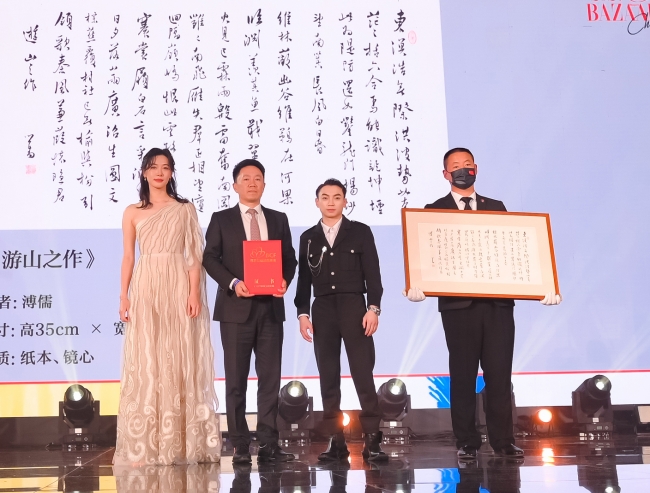 “思源工程”联合《时尚芭莎》募集善款1093万元援建乡村美育教室(图35) 2018慈善芭莎慈善晚会视频_2019芭莎慈善夜的歌曲_芭莎慈善夜儿童公益合唱