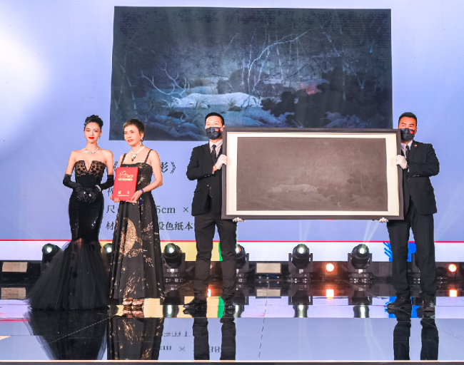 “思源工程”联合《时尚芭莎》募集善款1093万元援建乡村美育教室(图38) 2018慈善芭莎慈善晚会视频_芭莎慈善夜儿童公益合唱_2019芭莎慈善夜的歌曲