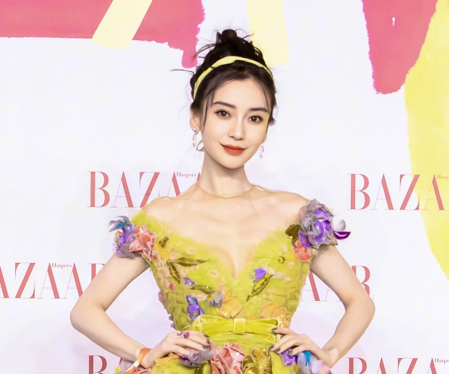 “思源工程”联合《时尚芭莎》募集善款1093万元援建乡村美育教室(图7) 2018慈善芭莎慈善晚会视频_芭莎慈善夜儿童公益合唱_2019芭莎慈善夜的歌曲