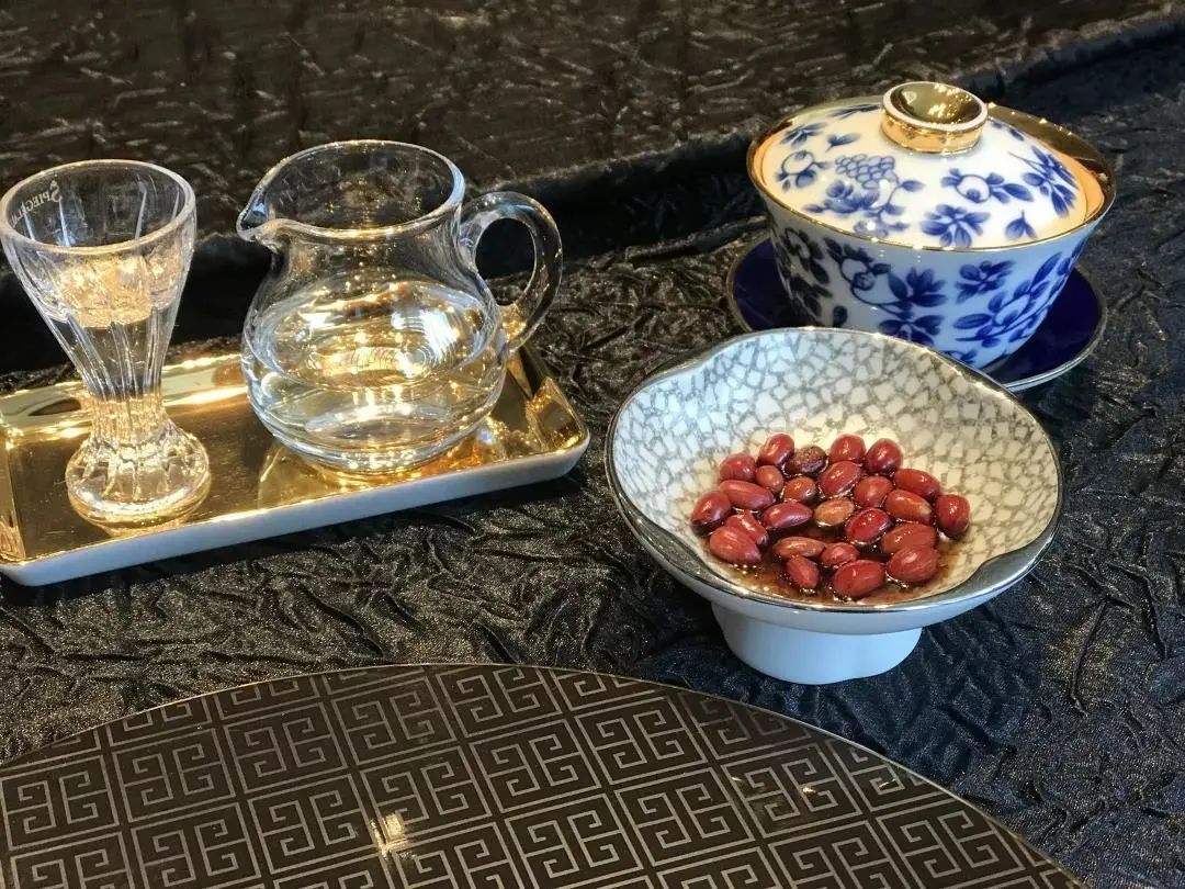 分子美食餐具_餐具是美食的灵魂_餐具美学