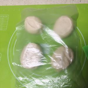 自制披萨饼皮，烤好比必胜客的好吃的做法 步骤6