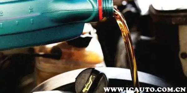 汽车排气管冒蓝烟视频_排气管冒蓝烟是烧机油吗_雪弗兰乐骋汽车排气管冒蓝烟大修要多少钱