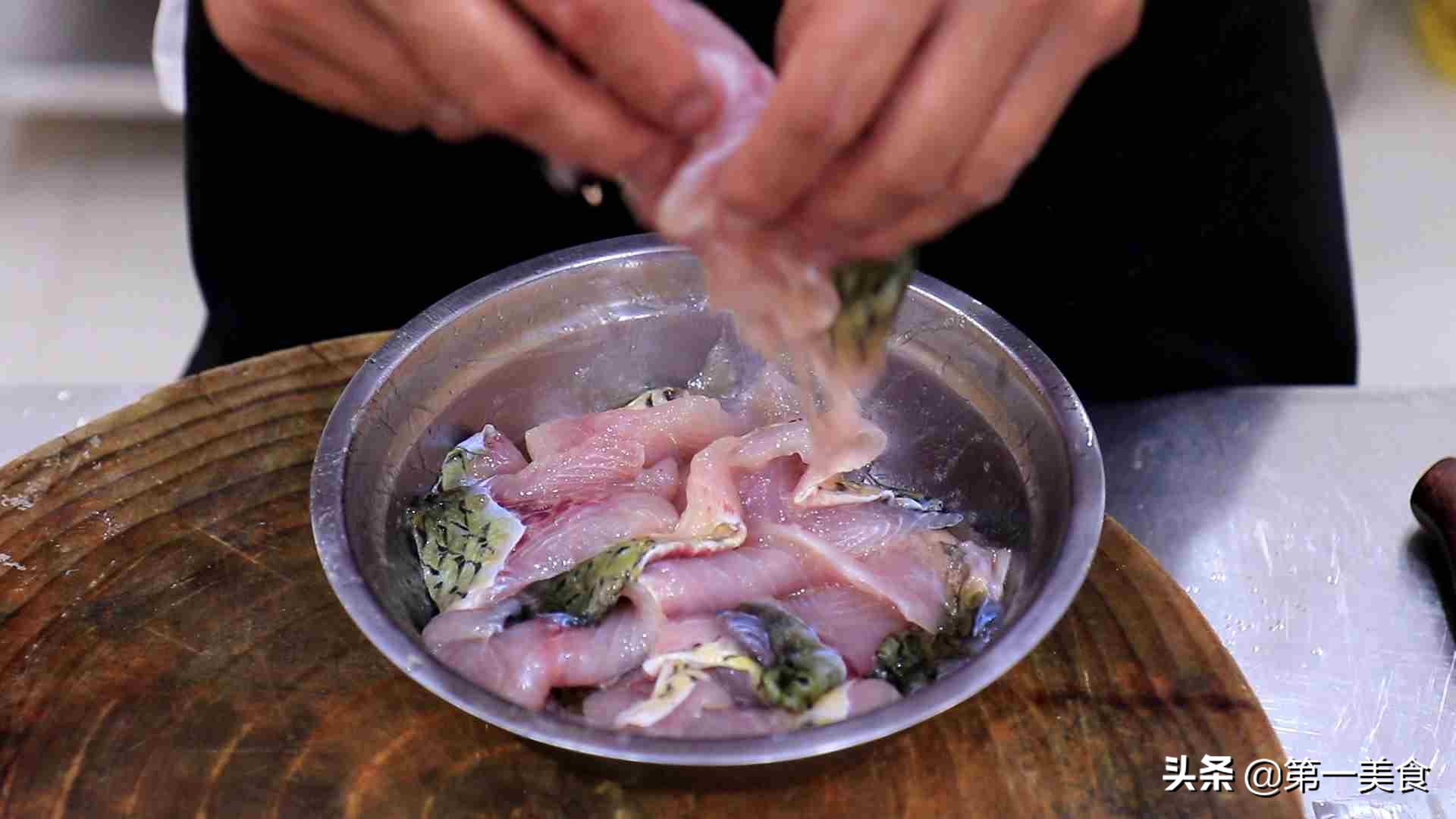 菜酸菜鱼用猪油还是色拉油_菜酸菜鱼的做法_酸菜鱼哪里菜