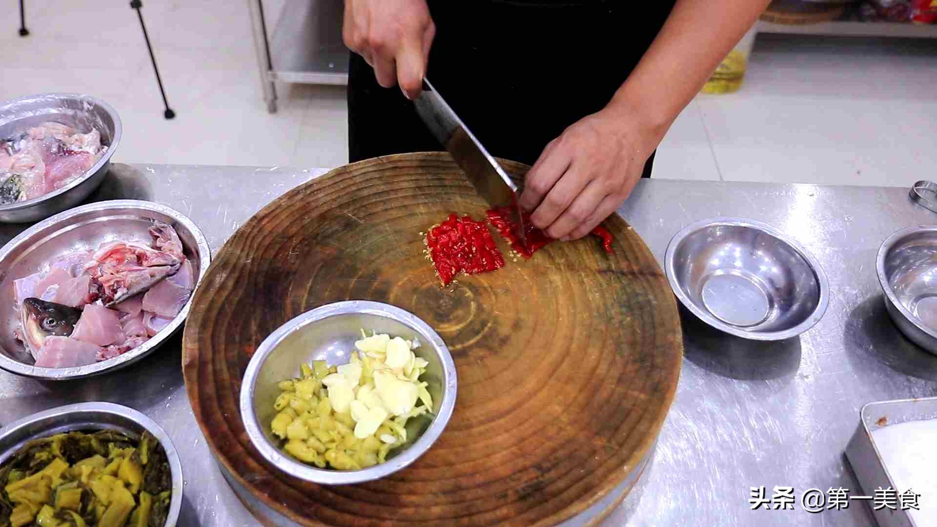 酸菜鱼哪里菜_菜酸菜鱼用猪油还是色拉油_菜酸菜鱼的做法