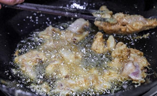 炸酥肉小火还是大火_炸酥肉小吃摊_炸小酥肉