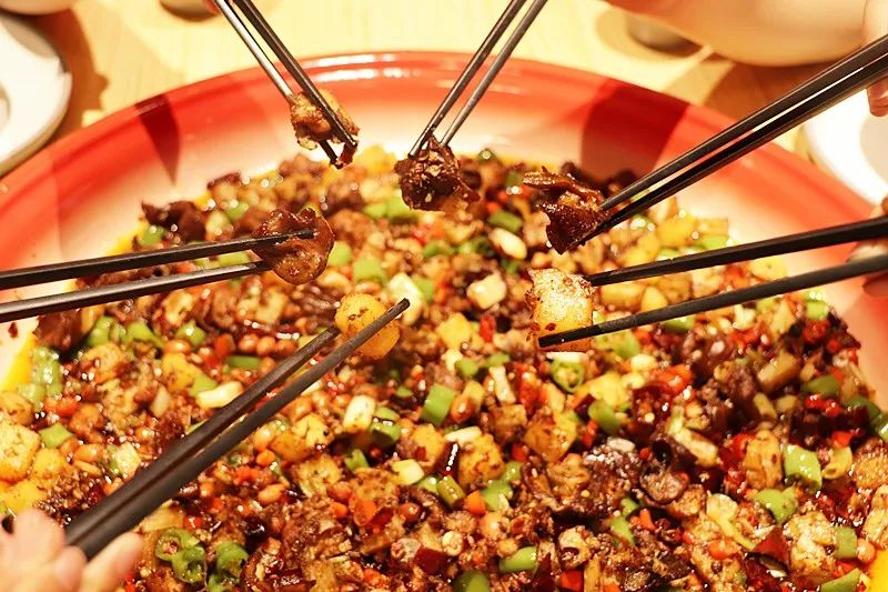 千锅鸭头是哪个菜系_锅菜系鸭头是哪里的菜_鸭头锅配菜都有什么