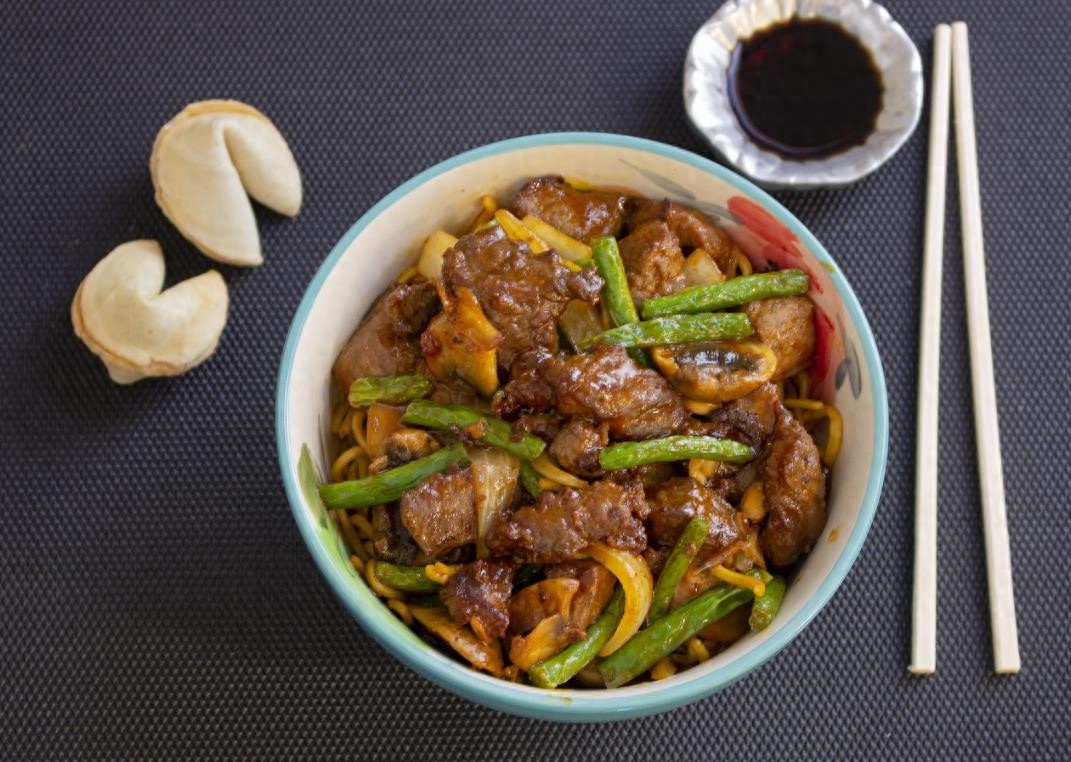 烧肉腐竹香菇木耳怎么做_烧肉腐竹煲_腐竹烧肉