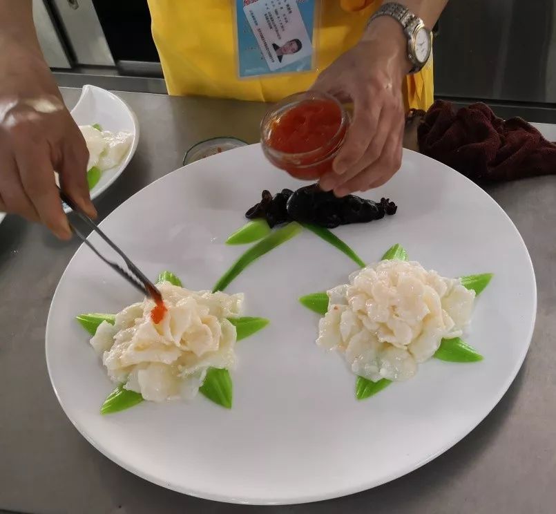 鲁菜清蒸鲈鱼_吉清蒸鱼鲁菜加盟费多少_鲁菜清蒸加吉鱼