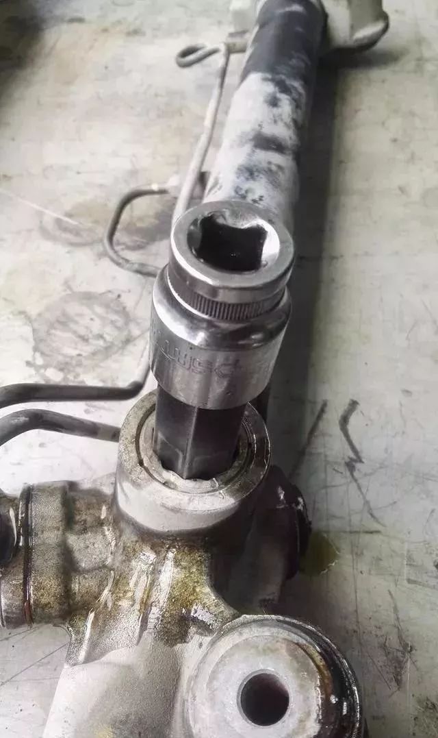 变速箱漏油维修6000元_变速箱漏油维修费用_箱变速漏油费用维修多少钱