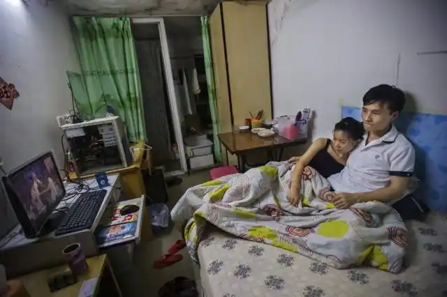北漂住地下室纪录片_北京北漂地下室生活_北漂族地下室生活