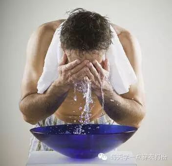 黑头快速方法去除小妙招_黑头怎么快速去_快速去黑头方法