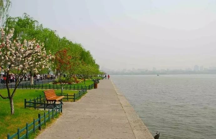 西湖旅游线路_西湖线路旅游攻略_西湖游玩线路