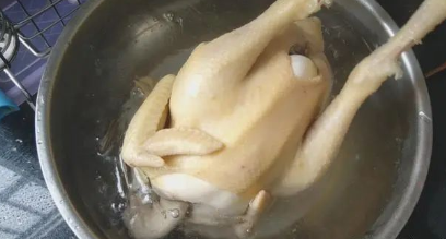 大厨教你做白切鸡_正宗的白切鸡做法_正宗做法白切鸡怎么做