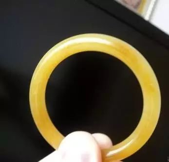 翡翠手镯杂质多值钱吗_翡翠手镯有杂质影响价值吗_杂质多的翡翠伤身吗