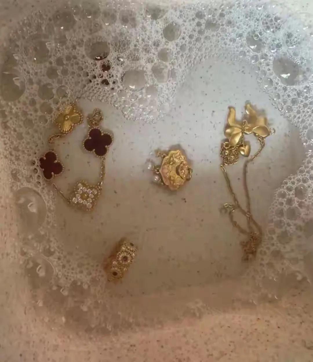 黄金首饰在家清洗方法_银子氧化变黑了怎么办_懒人洗金术