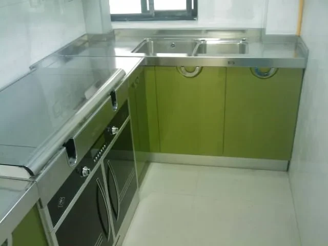不锈钢橱柜台面选购技巧_不锈钢橱柜台面优缺点_橱柜台面不锈钢