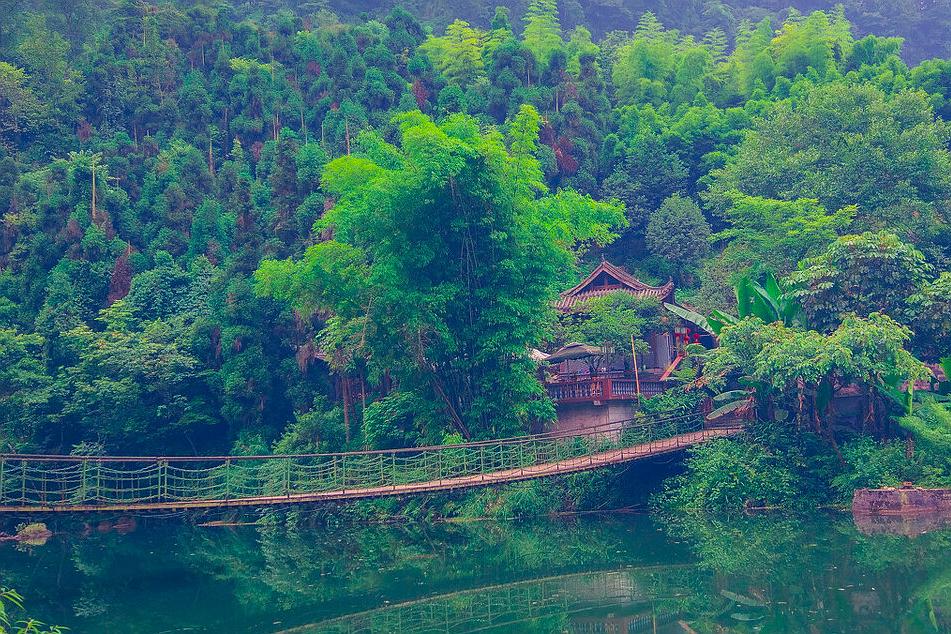 峨眉山穷游攻略_峨眉山游览路线_峨眉山旅游省钱方法