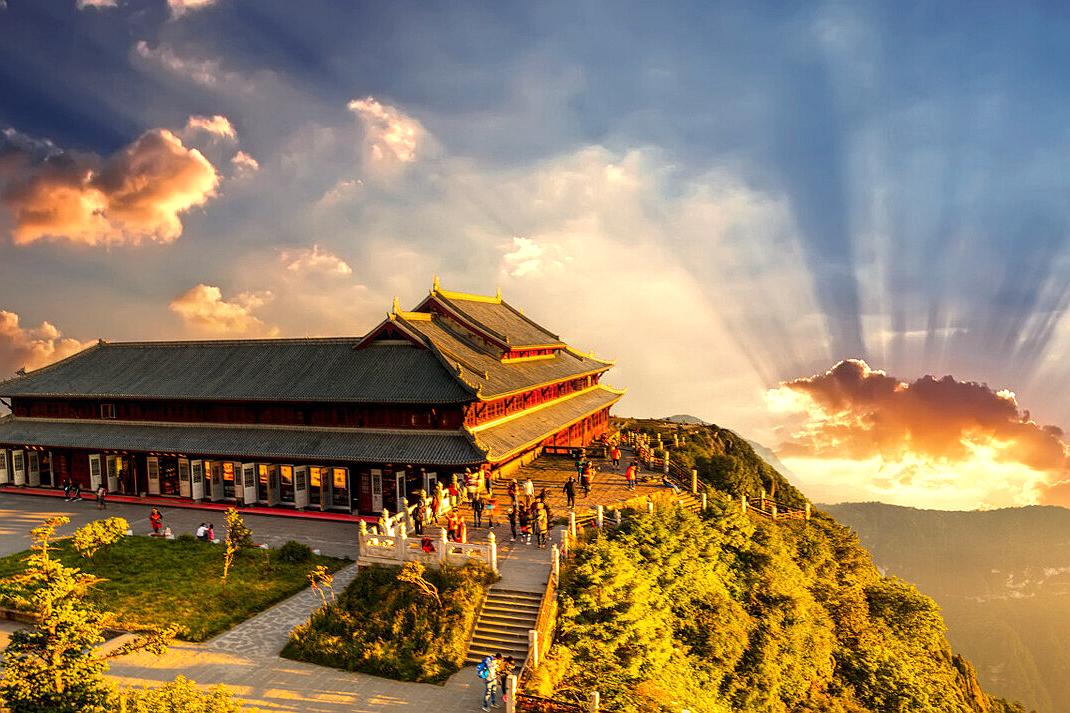 峨眉山穷游攻略_峨眉山游览路线_峨眉山旅游省钱方法