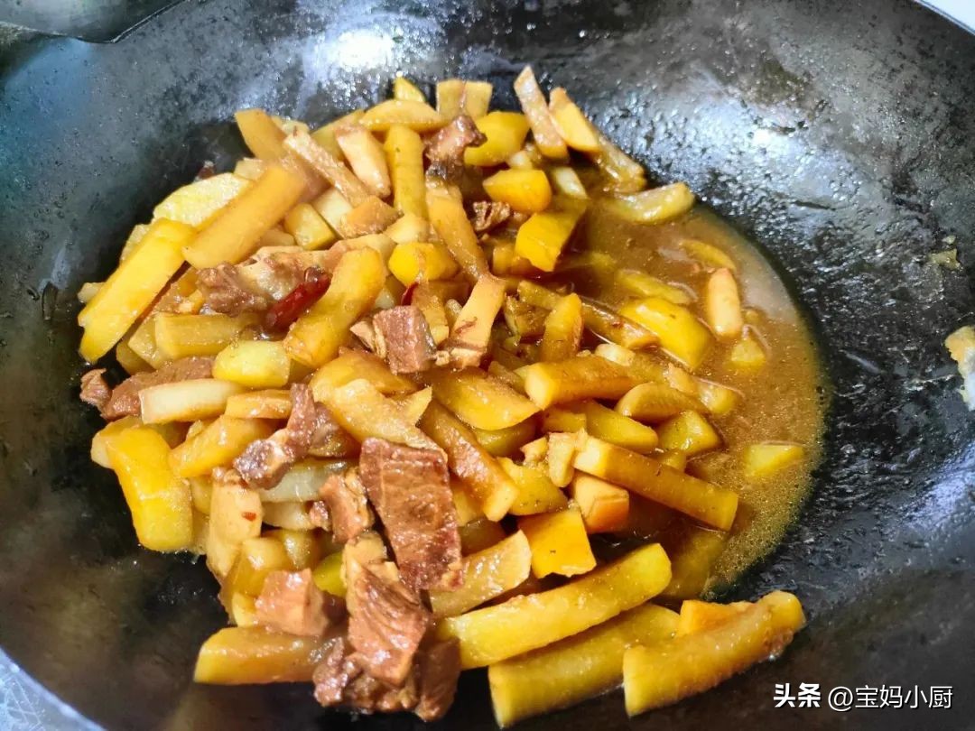 冬季炖菜食谱_素菜炖菜大全_猪肉土豆萝卜焖卷子食谱