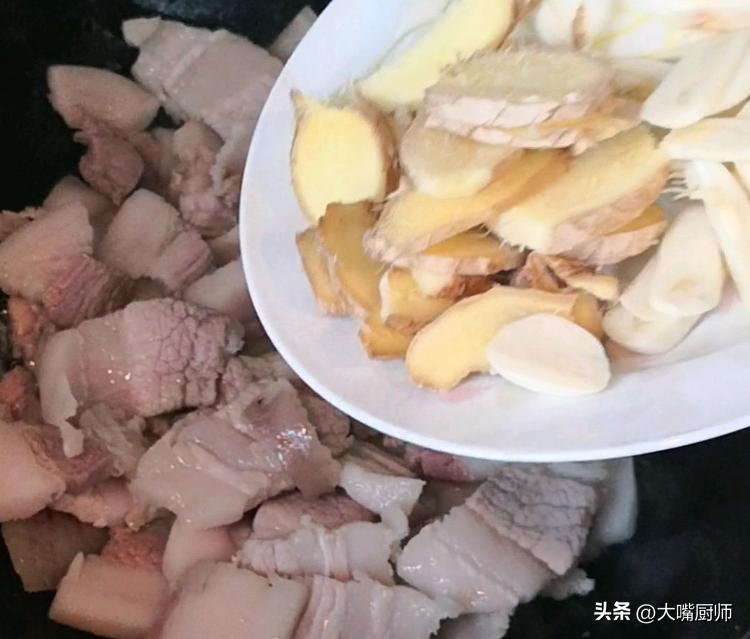 素菜炖菜大全_东北酸菜血肠猪肉炖粉条做法_天冷炖菜食谱