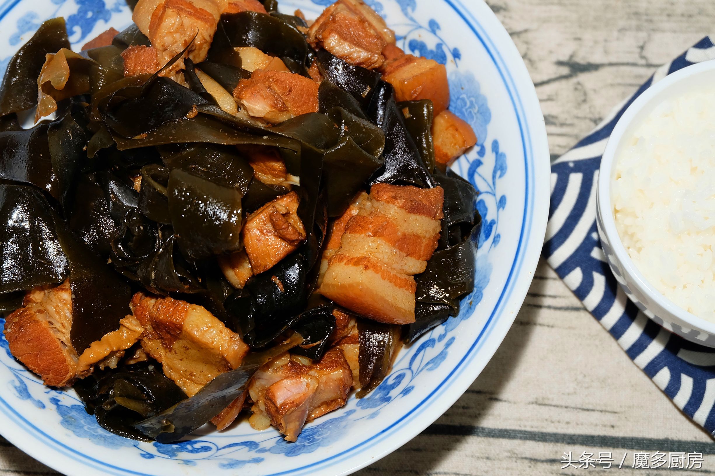 海带炖肉食谱_素菜炖菜大全_五花肉炖海带