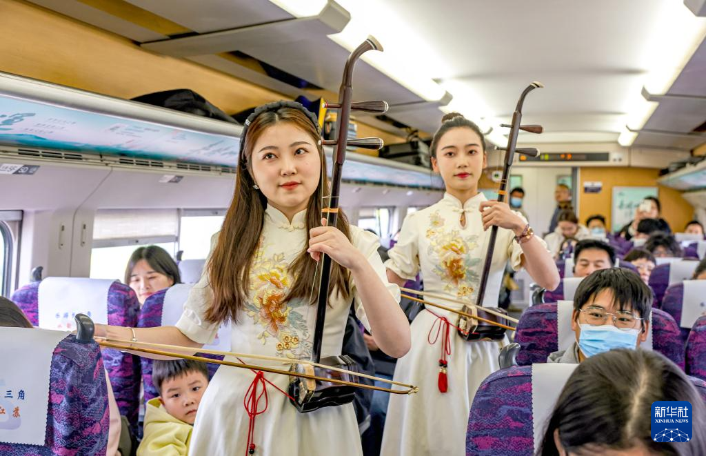 扬州旅游观光巴士_水韵江苏主题旅游列车_江苏旅游列车线路
