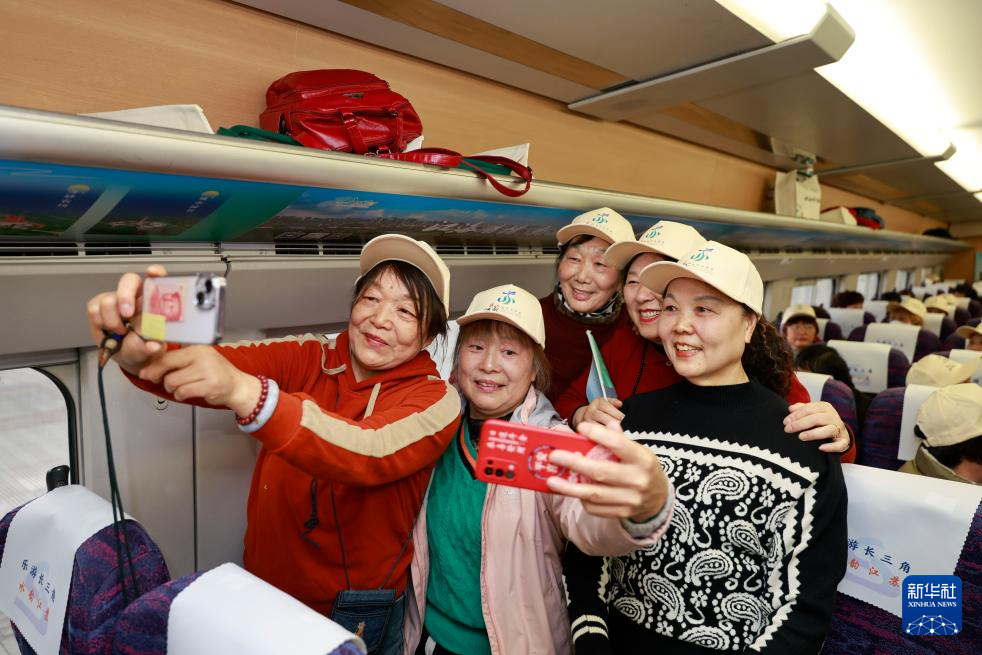 扬州旅游观光巴士_江苏旅游列车线路_水韵江苏主题旅游列车