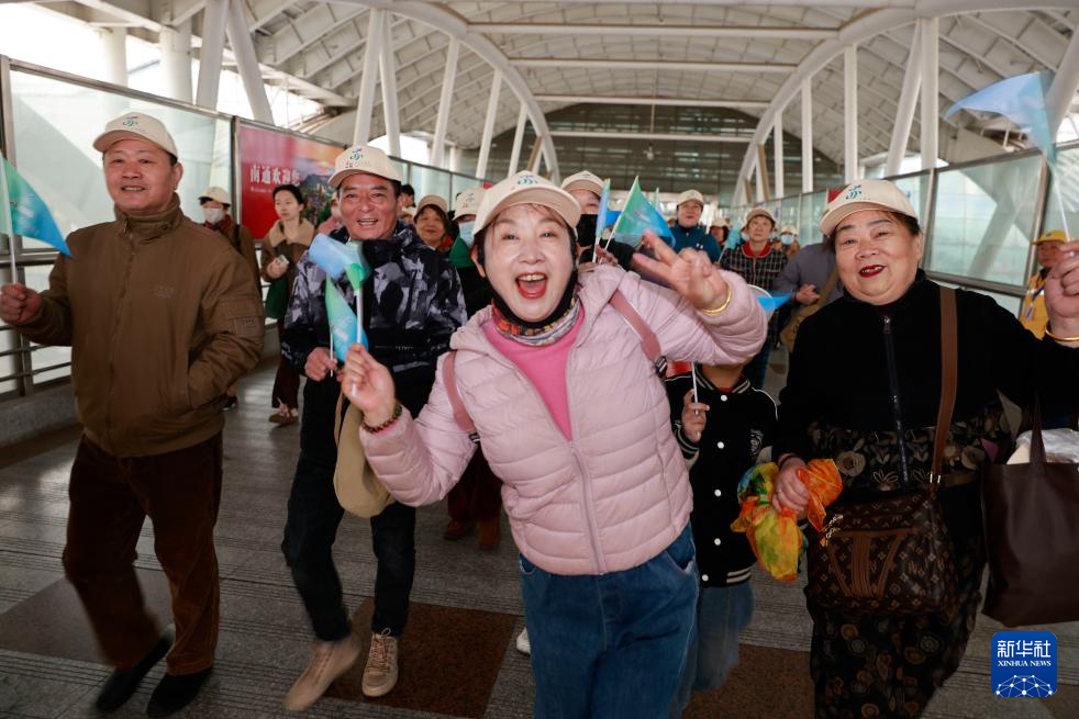 扬州旅游观光巴士_水韵江苏主题旅游列车_江苏旅游列车线路