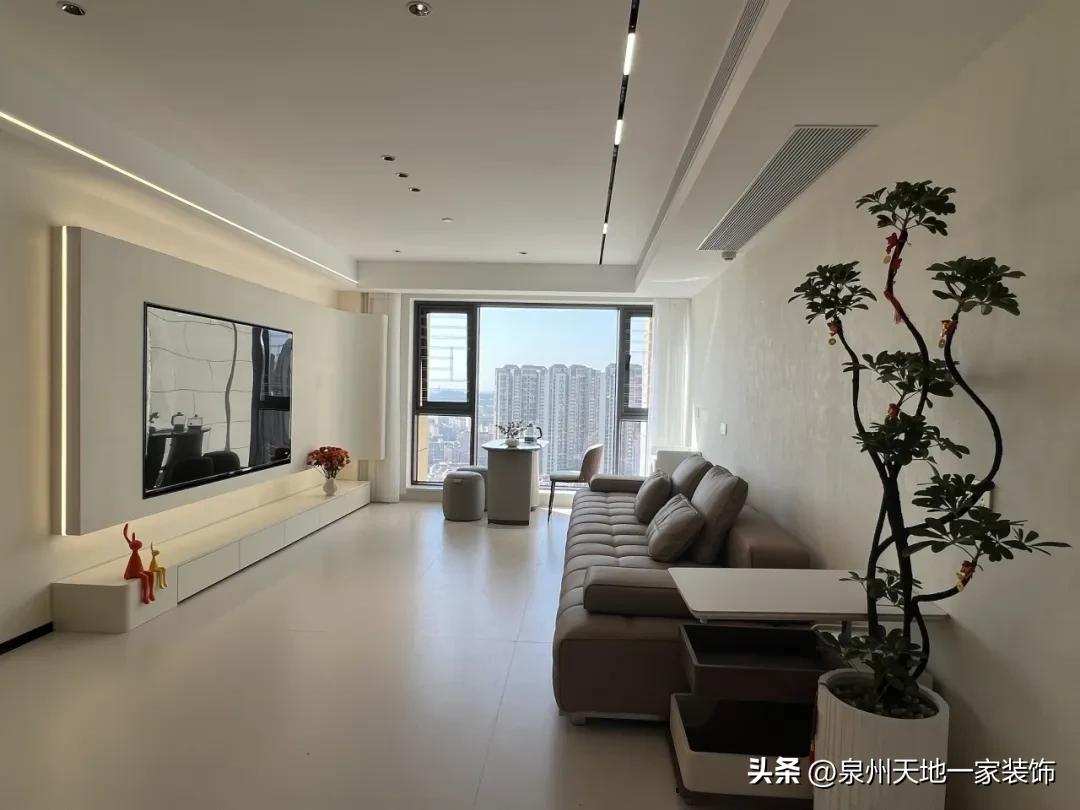 极简风高阶配色术_现代简约风材质混搭_装修风格现代简约客厅