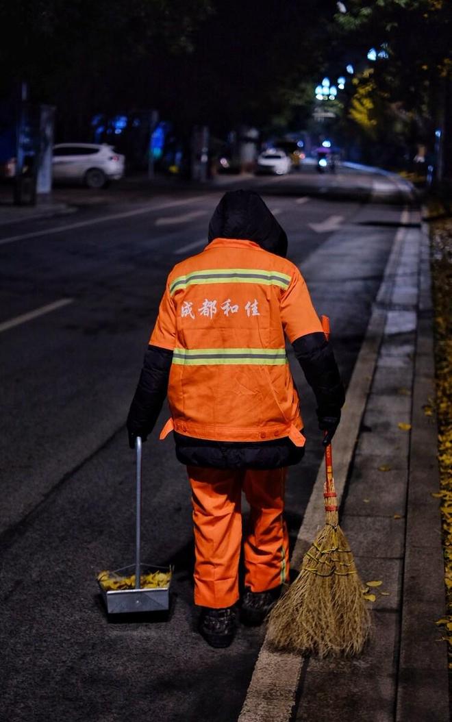 环卫工 工资_行业待遇差距 公务员环卫工 差距过大的问题