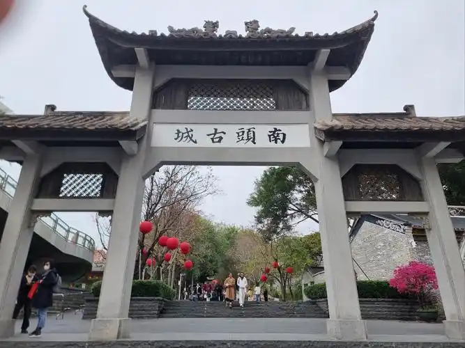 深圳湾万象城购物体验_深圳湾睿印RAIL IN本土文化购物中心_深圳购物