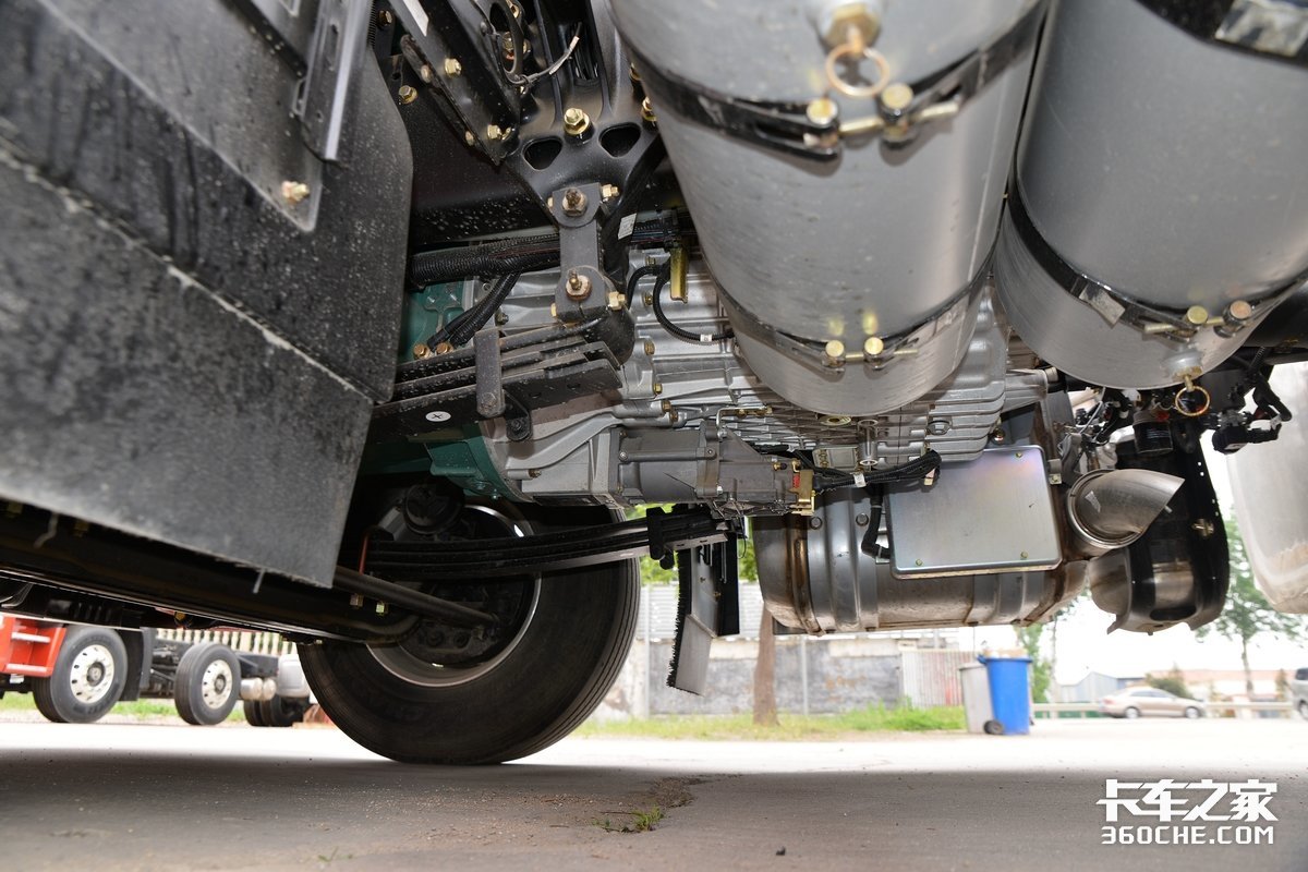 解放J6P卡车 国六标准模块化卡车 4000mm轴距长途运输卡车_解放j6发动机大修视频