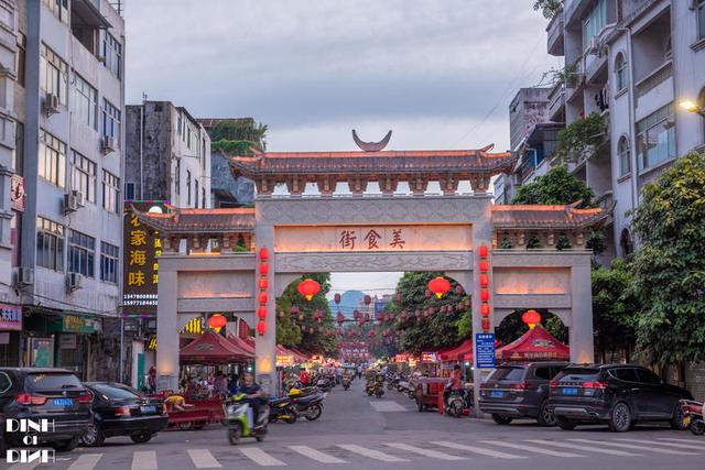广西卫视吃货日记 凭祥烤猪在哪_凭祥美食街 夜市 中越美食