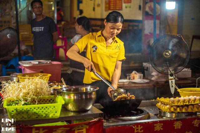 广西卫视吃货日记 凭祥烤猪在哪_凭祥美食街 夜市 中越美食