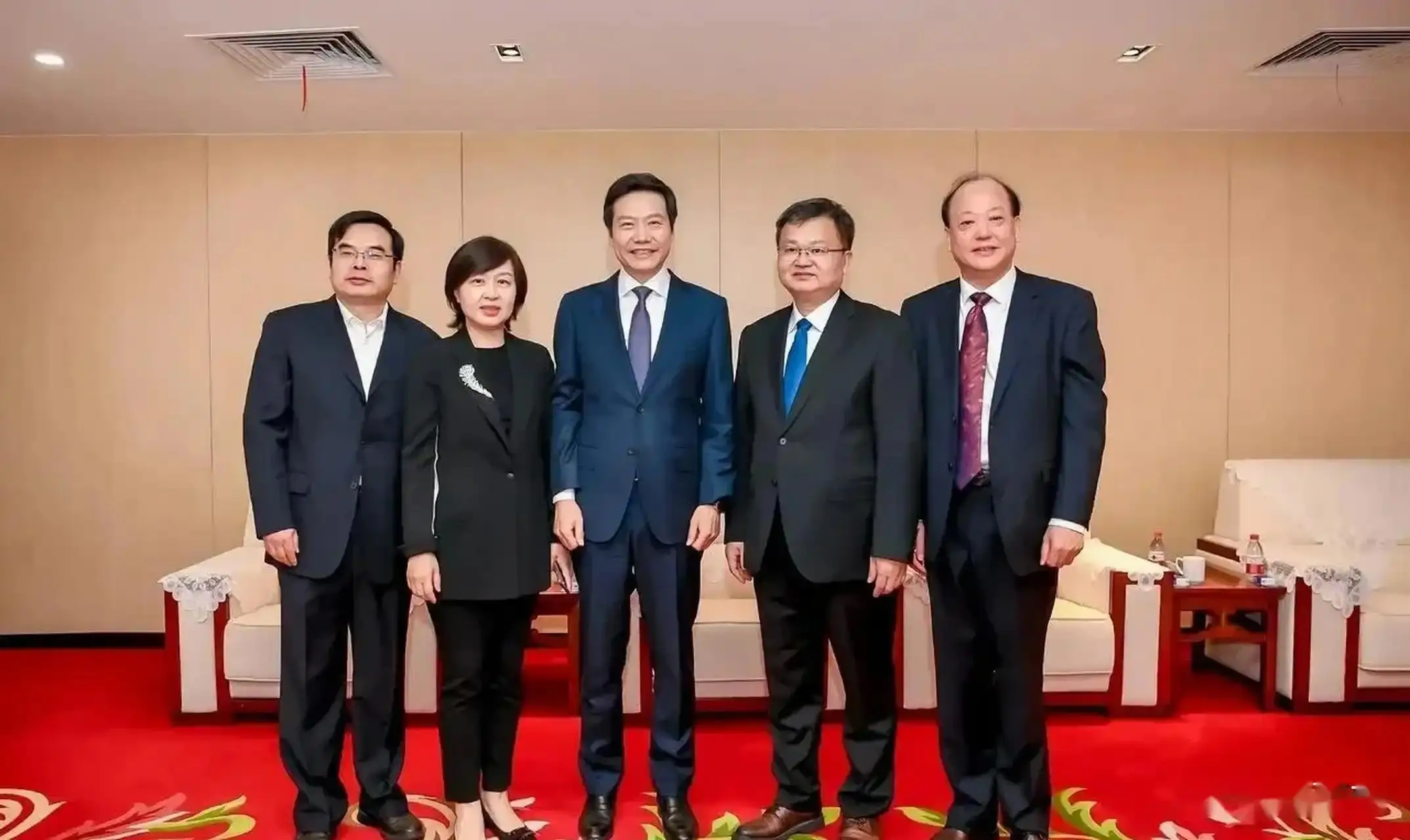 雷军与张彤的爱情故事_雷军与张彤的创业历程_张彤是怎么认识雷军的